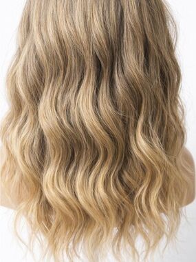 Wavy Blonde Wig - Ombré Natural Blonde Finish